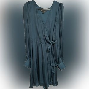 Emerald wrap dress from banana republic. Size 8 tall